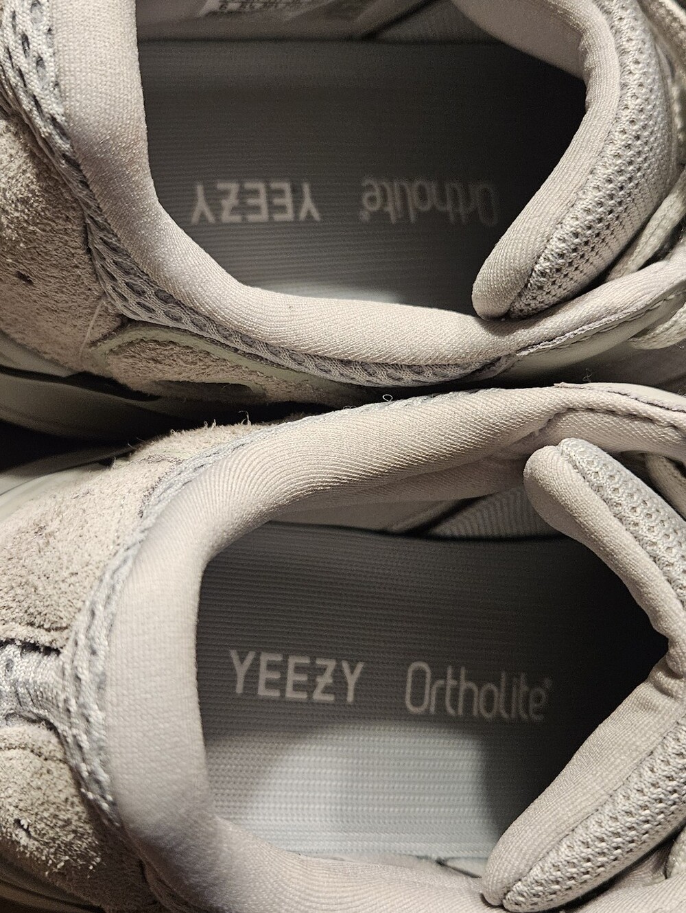 Yeezy Boost 700 - Picture 2 of 7